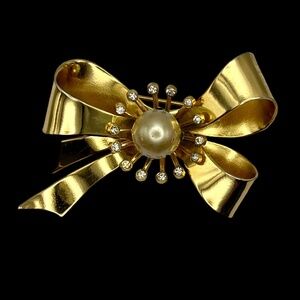 Vintage Coro signed Gold tone Bow ladies Brooch Pin